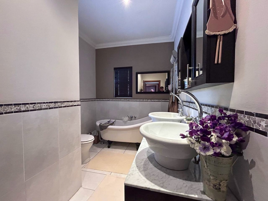 4 Bedroom Property for Sale in Vaal de Grace Golf Estate Free State